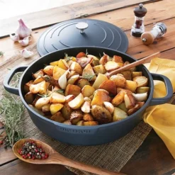 Cocotte Légère Basse Ronde En Fonte D'aluminium 28 Cm 4,1 L Coloris Noir -Cuisine Boutique 203003 2 4 Cocotte legere basse ronde en fonte d aluminium 28 cm 4 1 L coloris noir Mathon