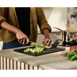 Joseph Joseph Planche à Découper Pliable Chop2pot Plus Noire -Cuisine Boutique 450021 3 1 Planche a decouper pliable Chop2pot Plus noire Joseph Joseph