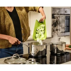 Joseph Joseph Planche à Découper Pliable Chop2pot Plus Verte -Cuisine Boutique 450022 4 1 Planche a decouper pliable Chop2pot Plus verte Joseph Joseph