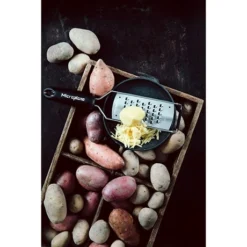 Microplane Râpe à Fromage Extra Grossier Gourmet Noire -Cuisine Boutique 478015 4 1 Rape a fromage Extra grossier Gourmet noire Microplane