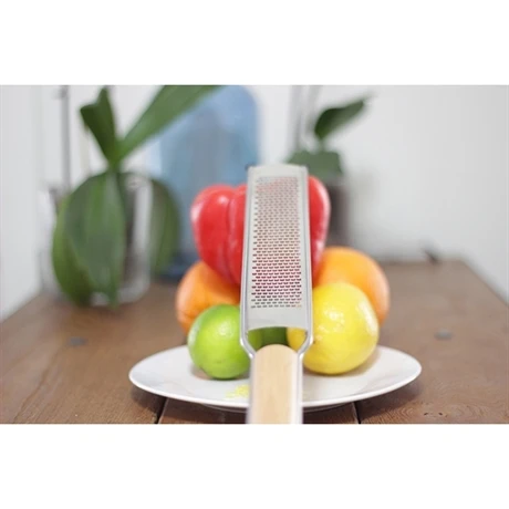 Râpe Fine Zesteur Avec Manche En Hêtre 2 Râpe Fine Zesteur Avec Manche En Hêtre – Image 2